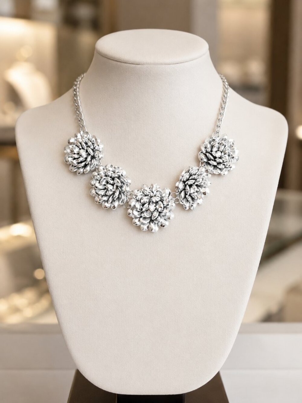 NWT Elegant Silver Floral Statement Necklace